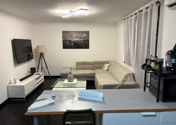 T2 Centre Apartment *